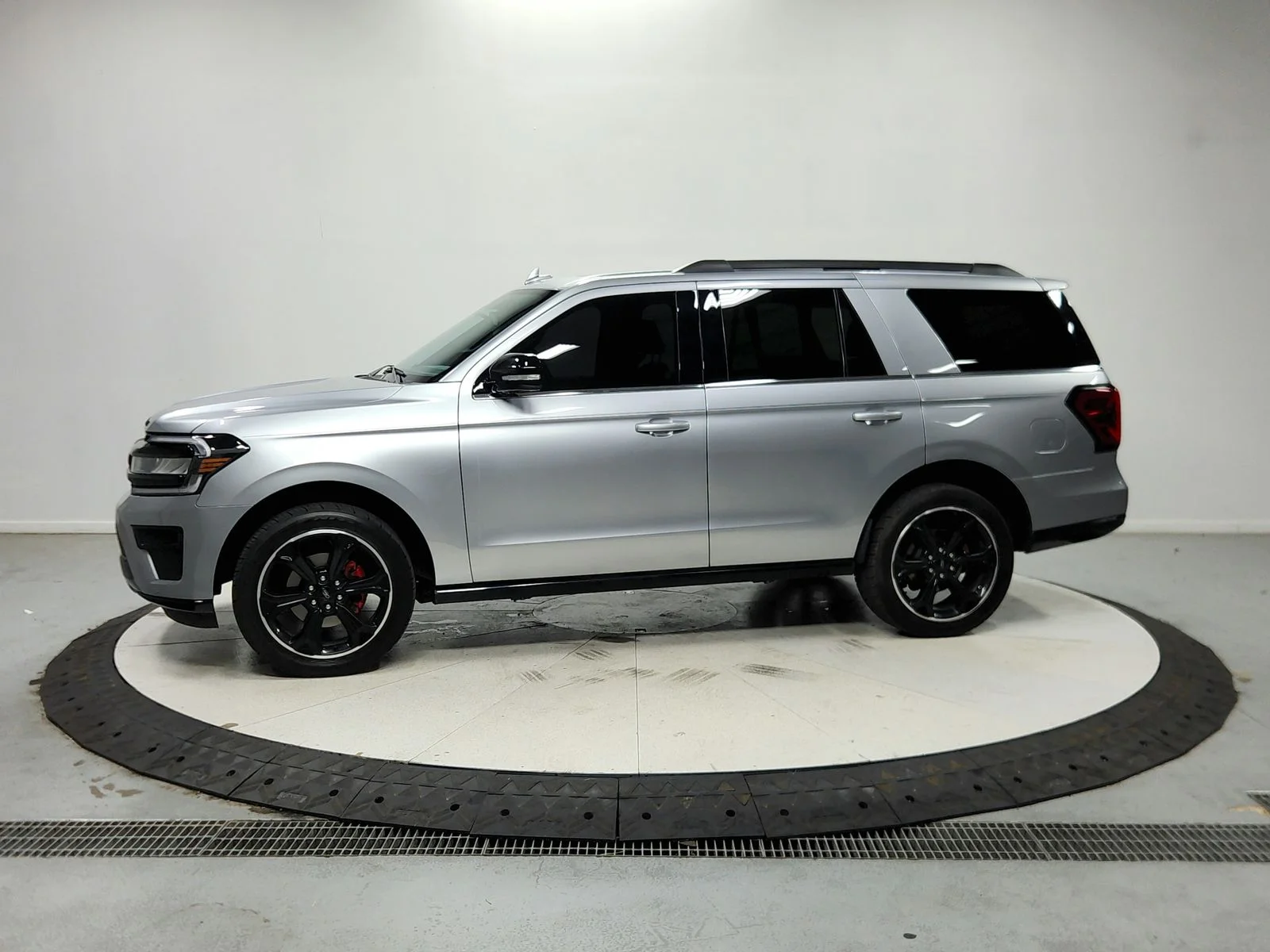 Used 2024 Silver Ford Limited image 5