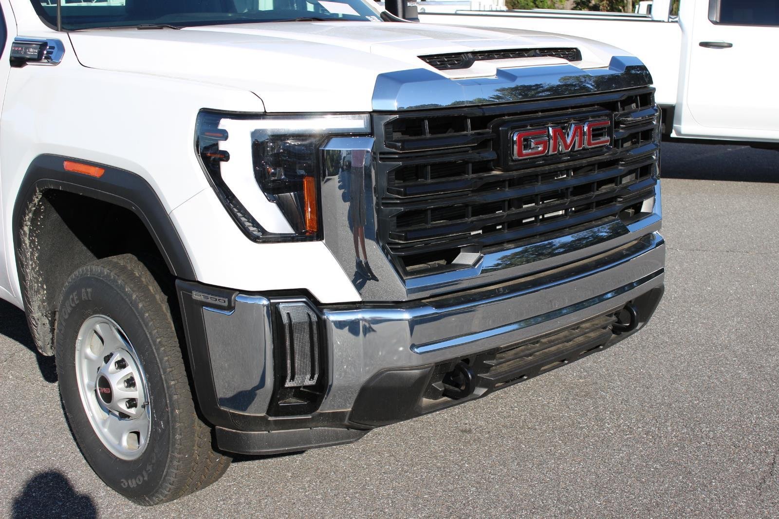 New 2024 Summit White GMC Pro image 9