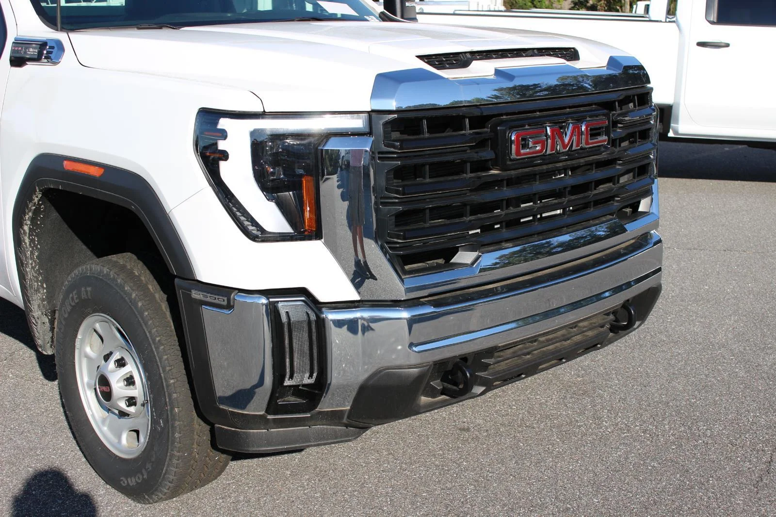 New 2024 Summit White GMC Pro image 9