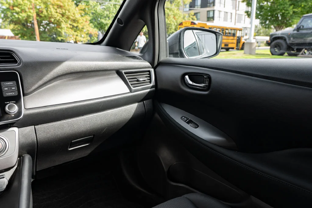 Used 2025 Gray Nissan S image 10