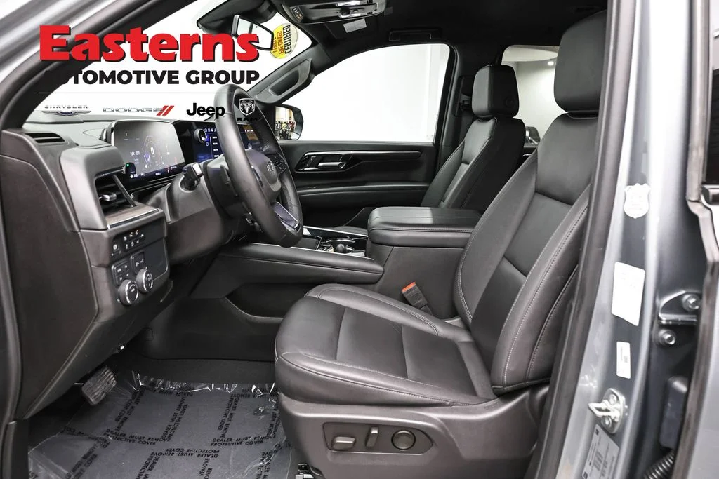 Used 2025 Gray Chevrolet Z71 image 15