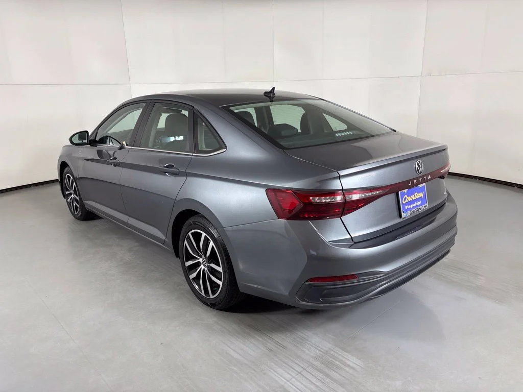 Used 2025 Gray Volkswagen 1.5T SE image 6