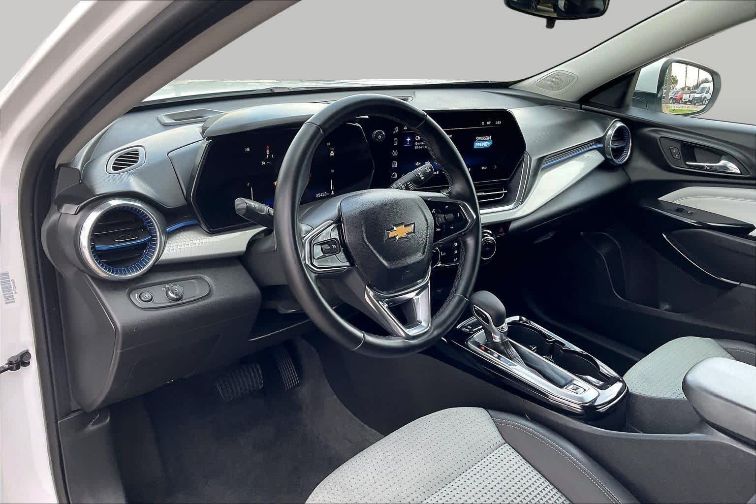 2025 Chevrolet Trax LT - Photo 17
