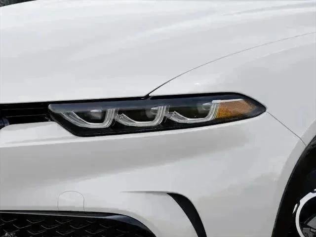 New 2025 Milano White Exterior Paint Alfa Romeo  image 62