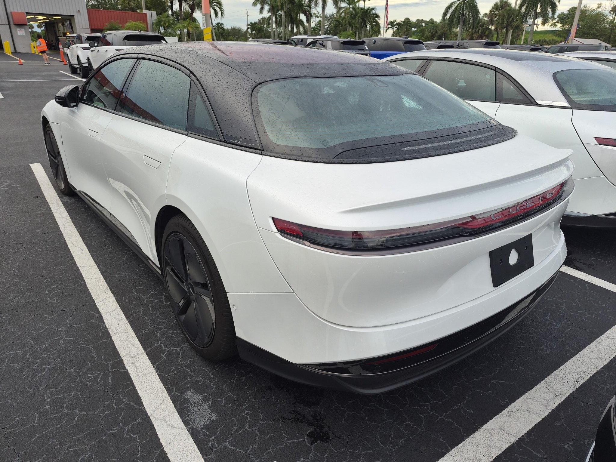 Used 2023 Stellar White Metallic Lucid Touring image 4