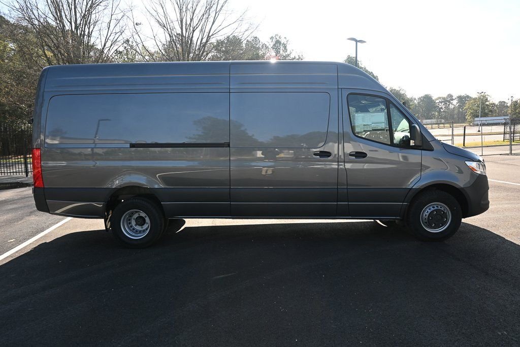 Used 2026 Selenite gray metallic Mercedes-Benz Cargo 170 WB image 24