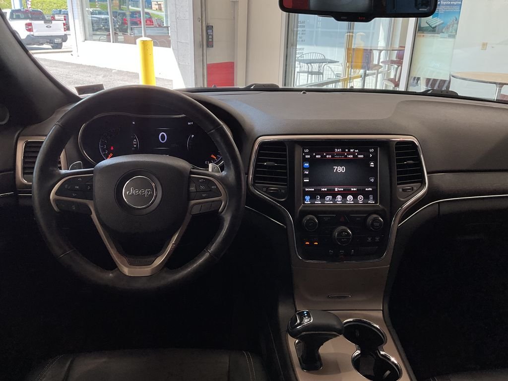 Used 2015 White Jeep Limited image 32