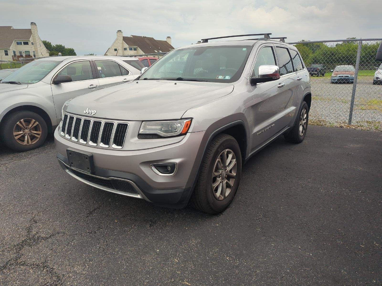 Used 2014 Billet Silver Metallic Clearcoat Jeep Limited image 3