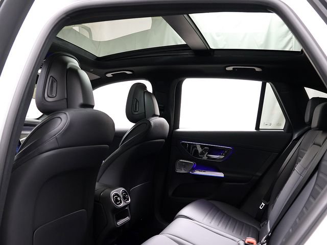 New 2026 MANUFAKTUR Moonlight White Metallic Mercedes-Benz GLC 300 image 13