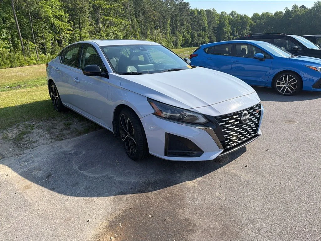 2024 Nissan Altima 2.5 SR's photo