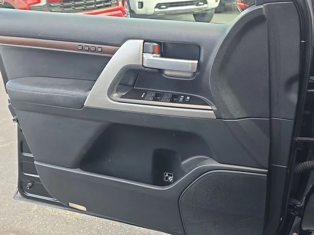 Used 2017  Toyota Base image 28