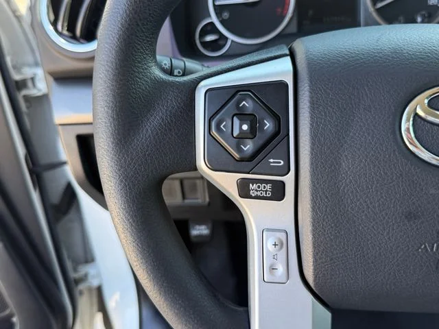 Used 2014 Super White Toyota SR5 image 18