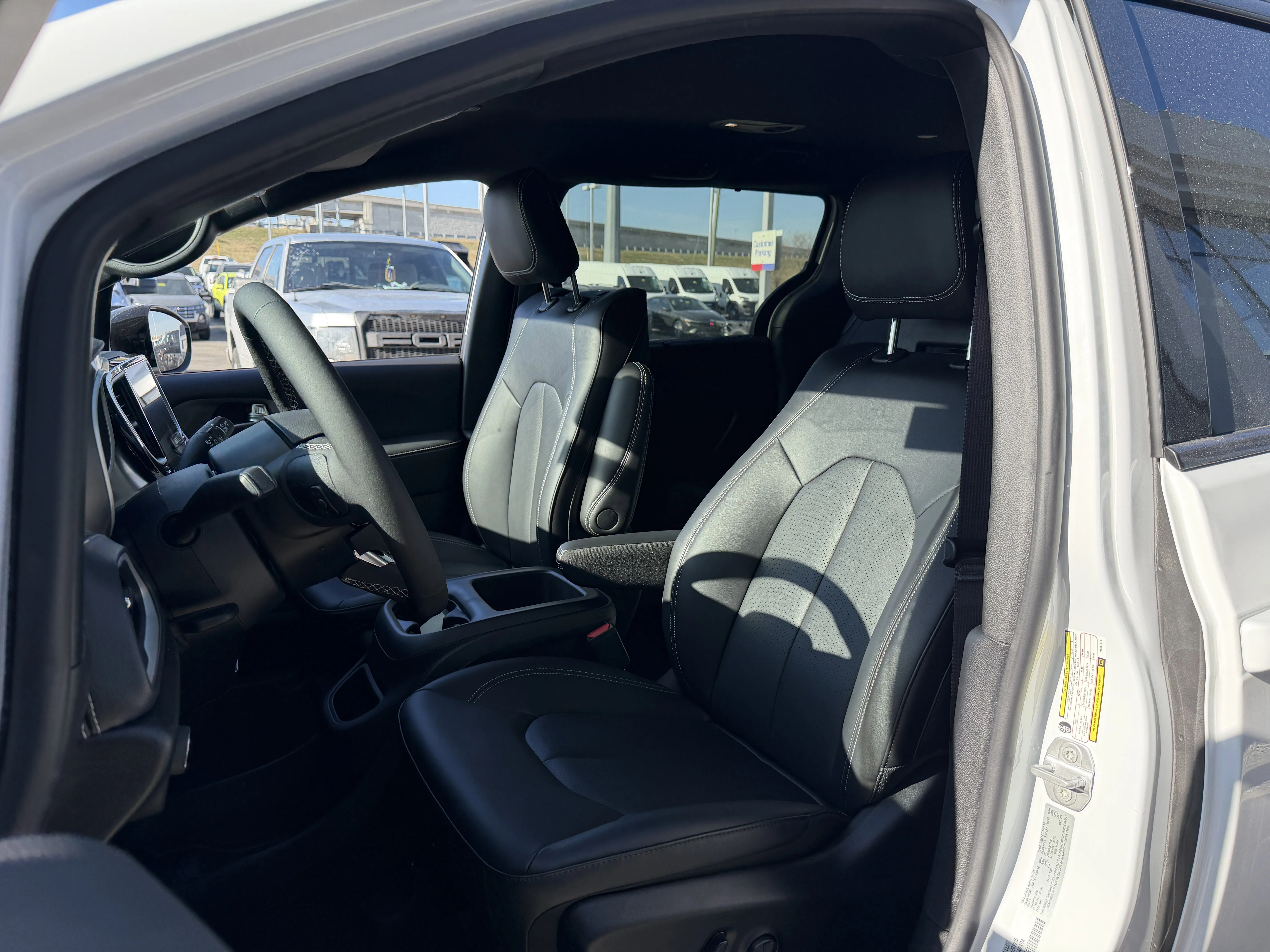 2026 Chrysler Pacifica Select - Photo 36