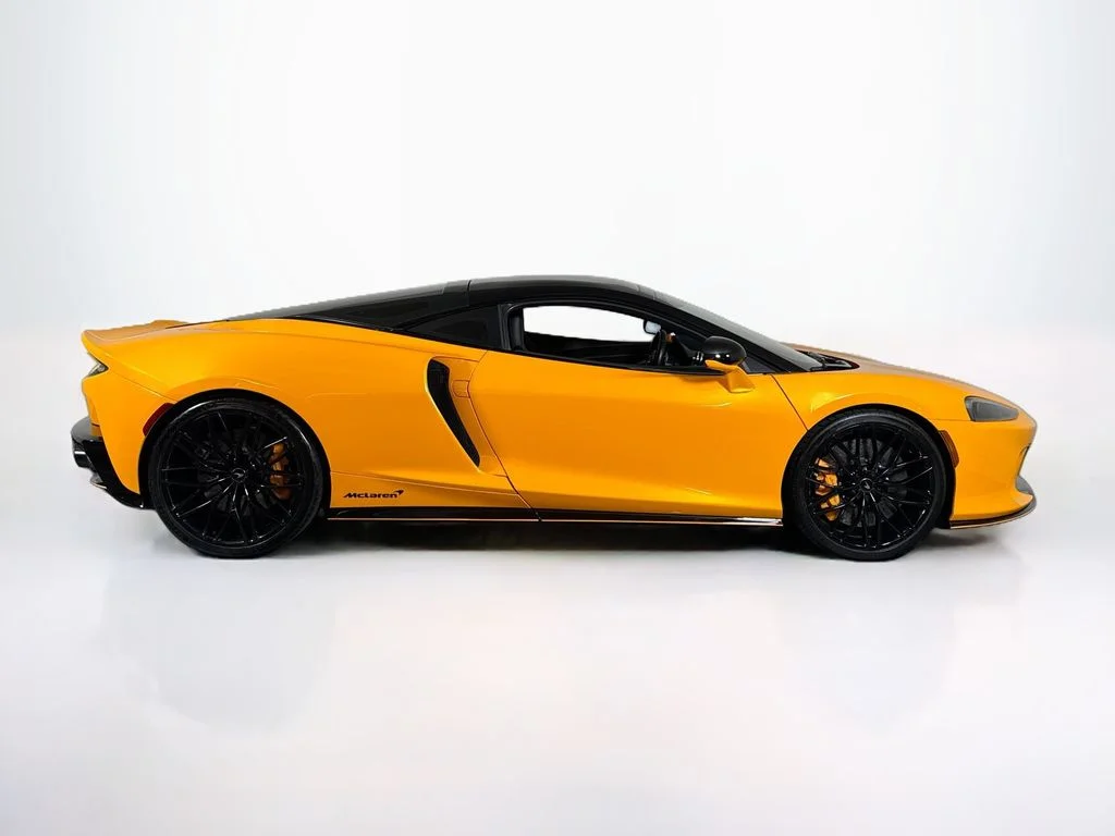 Certified Used 2023 McLaren Orange McLaren  image 6
