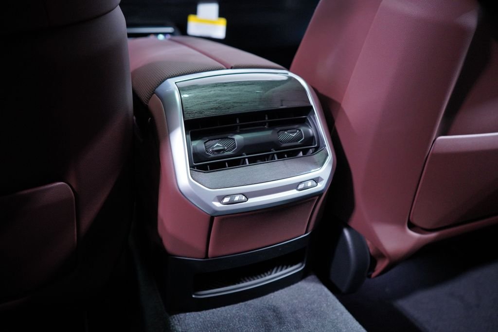 New 2026 Black Sapphire Metallic BMW 760i xDrive image 13