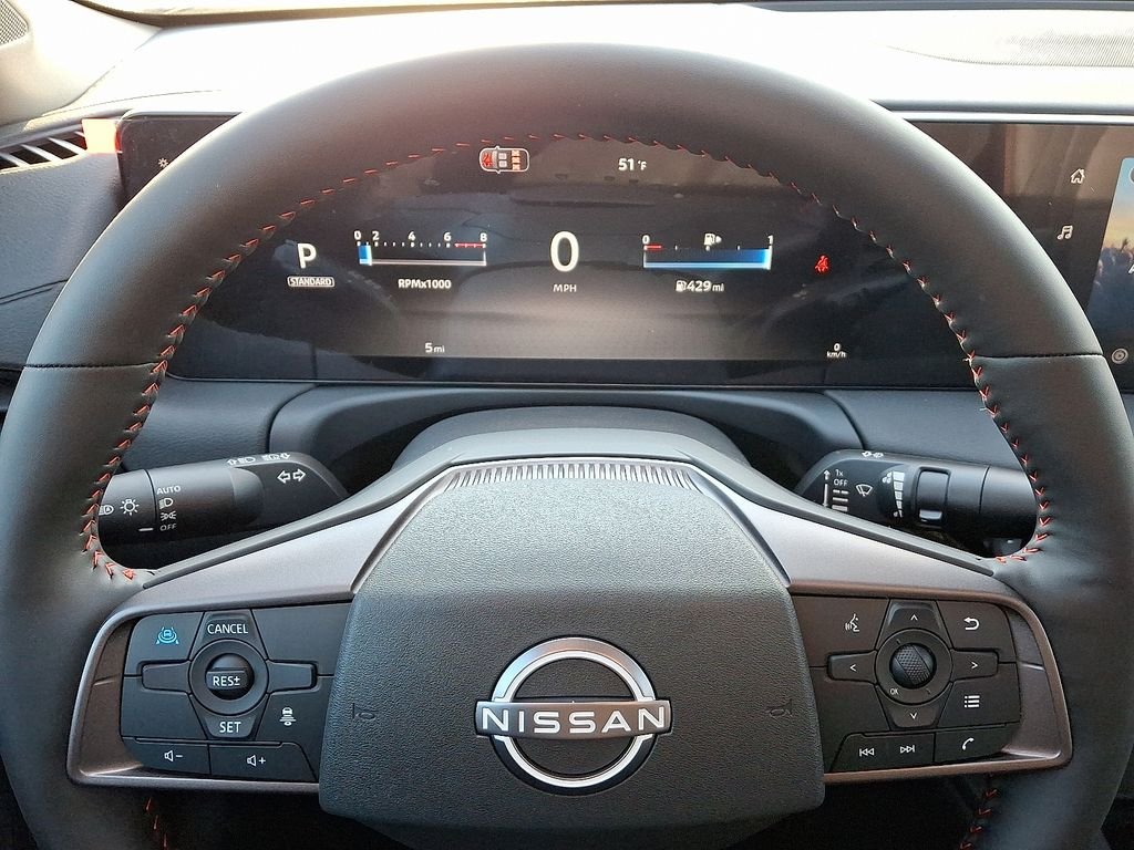 New 2026 Aspen White TriCoat / Super Black Two-tone Nissan SR image 9
