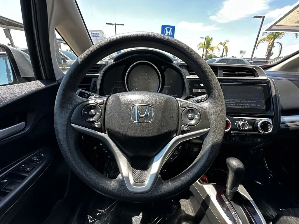 Used 2018 Silver Honda EX image 19
