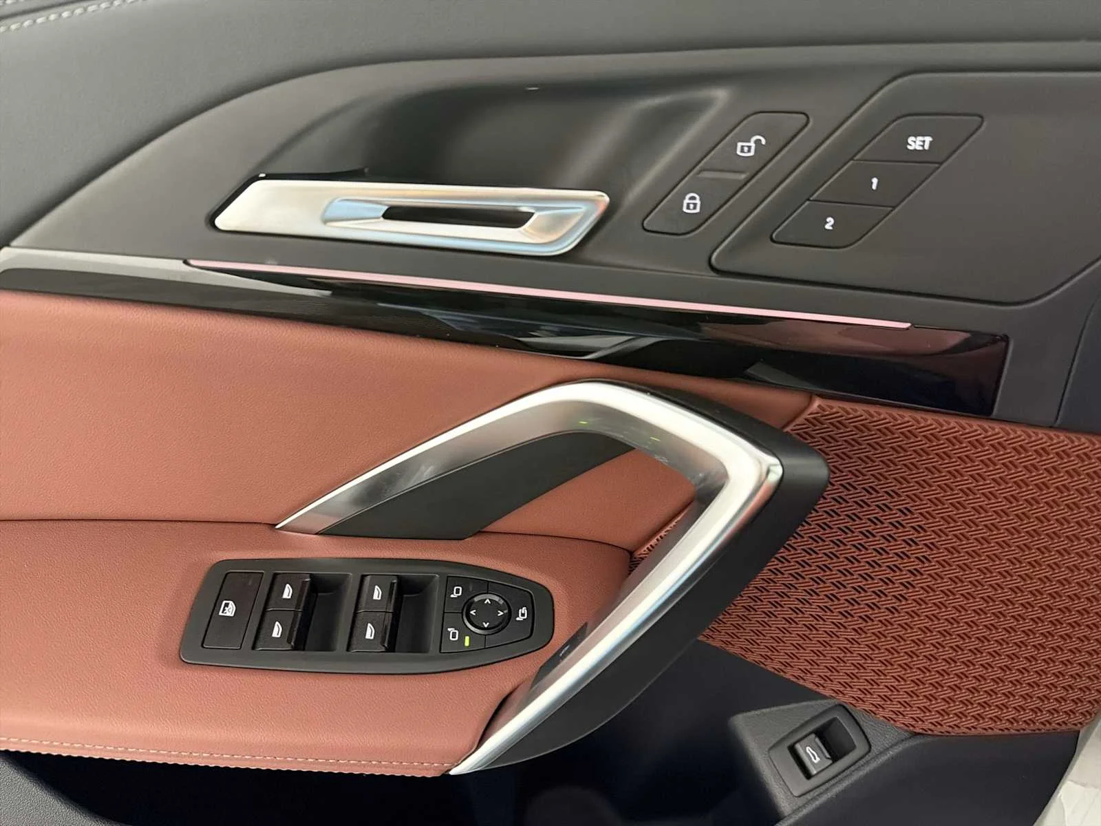 New 2026 Space Silver Metallic BMW xDrive28i image 13