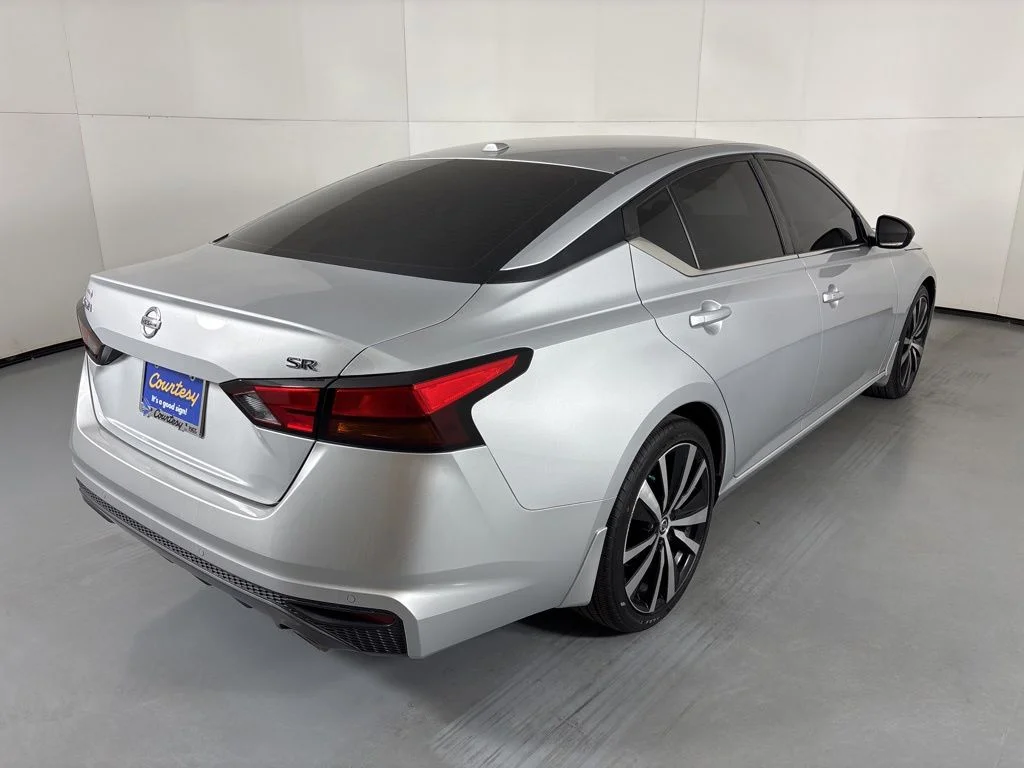 Used 2021 Silver Nissan 2.5 SR image 8