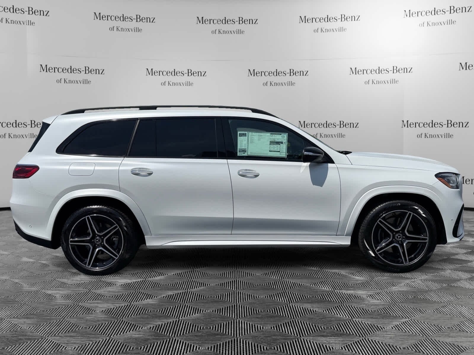 New 2026 MANUFAKTUR Moonlight White Magno Mercedes-Benz GLS 450 image 6