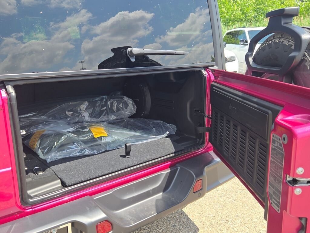 New 2026 Tuscadero Pearlcoat Jeep Sport S image 14
