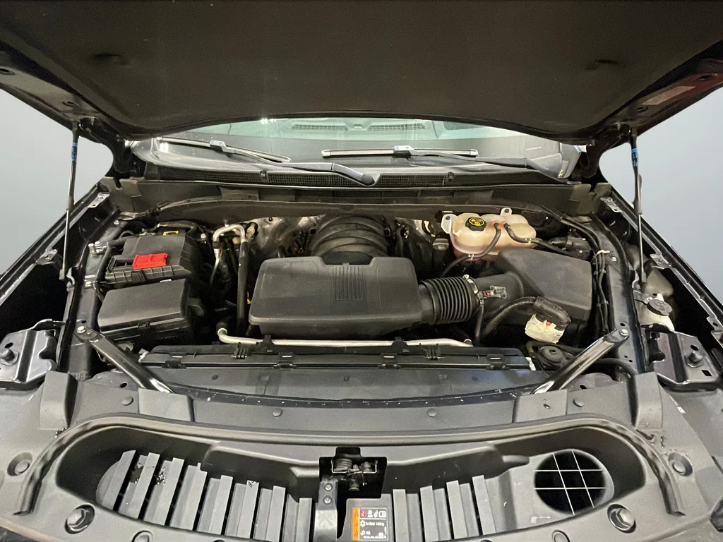Used 2023 Silver GMC Denali image 40