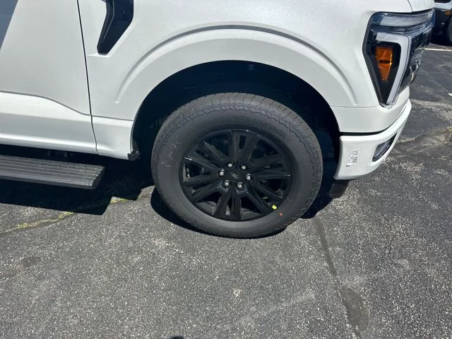 New 2026 Star White Metallic Tri-Coat Ford Platinum® image 12
