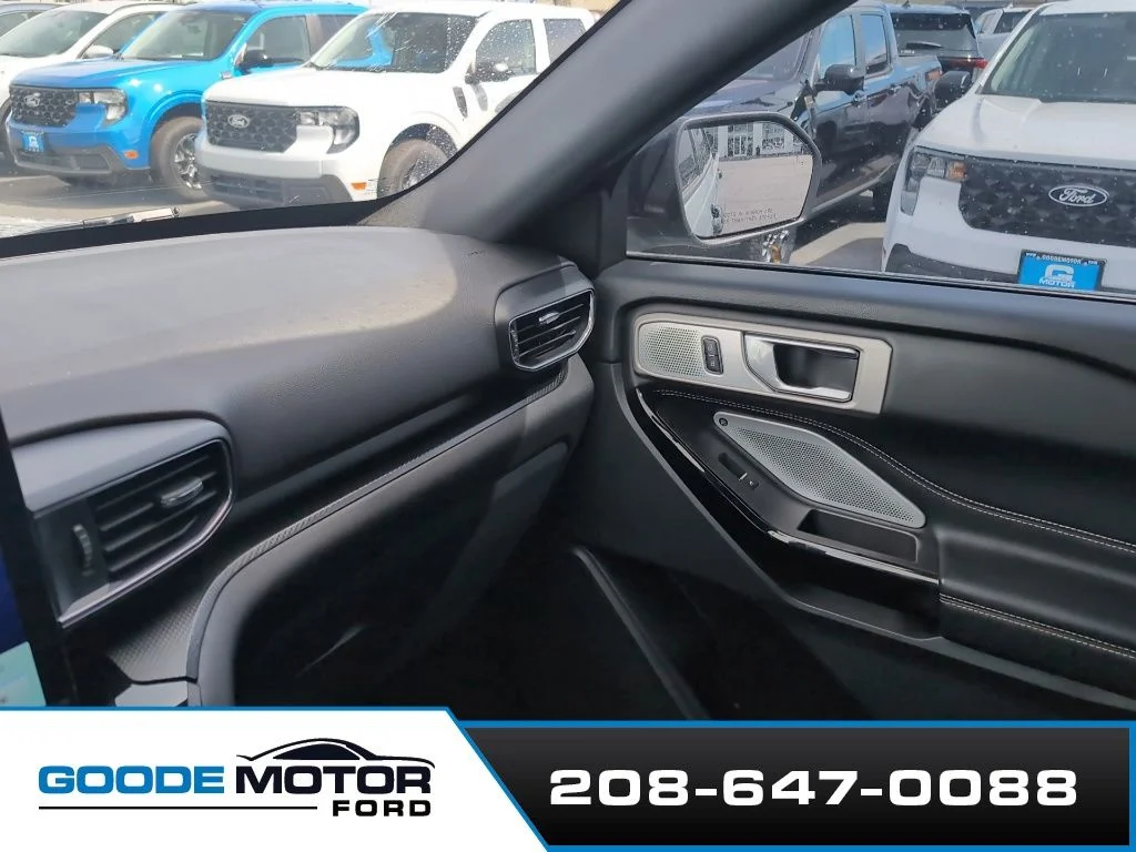 2023 Ford Explorer ST - Photo 17