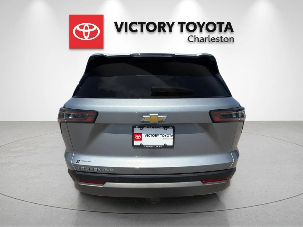 Used 2025 Gray Chevrolet LT image 4