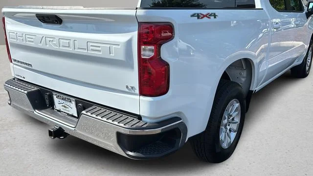 Used 2025 Summit White Chevrolet LT image 13