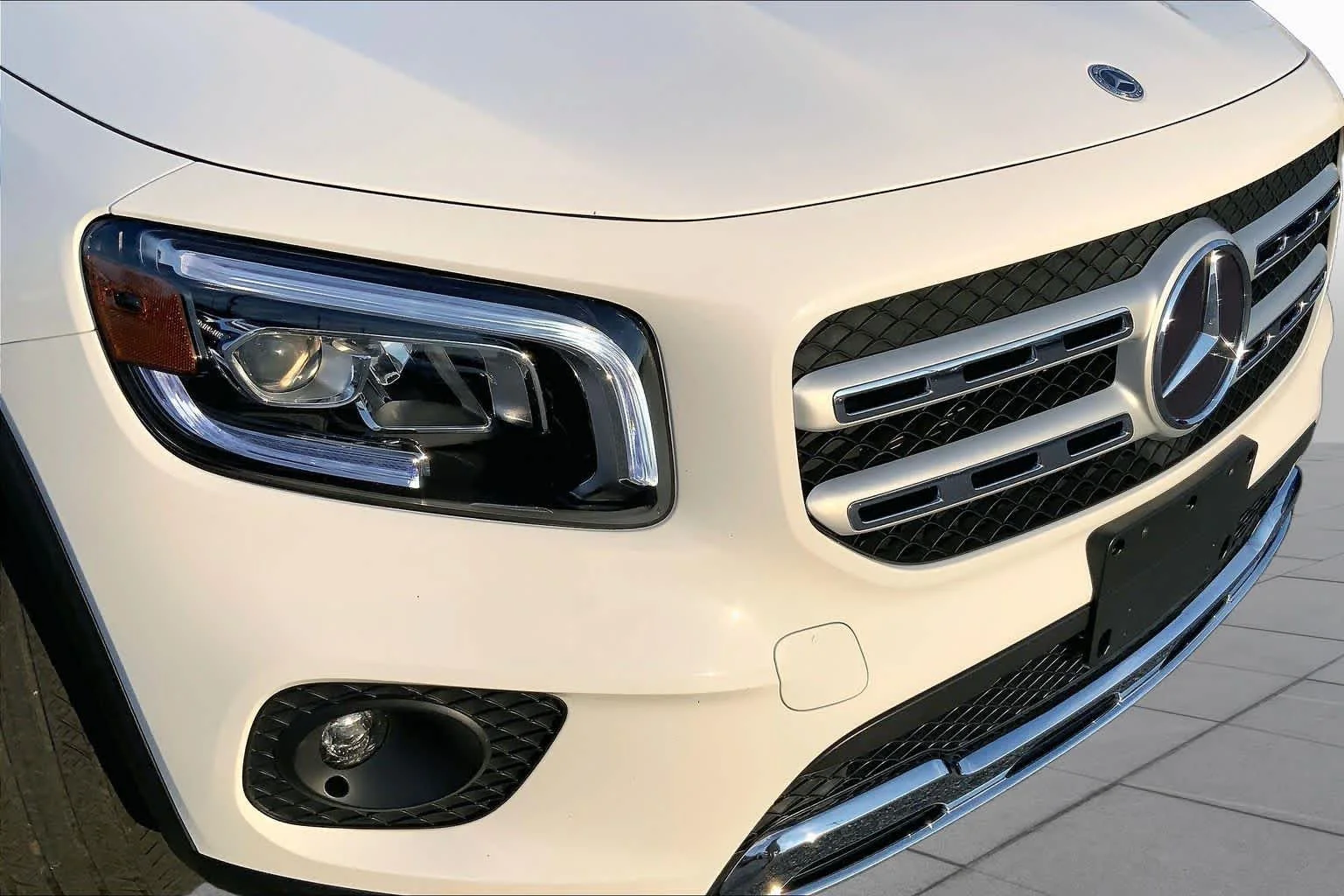 Used 2023 Polar White Mercedes-Benz GLB 250 image 29