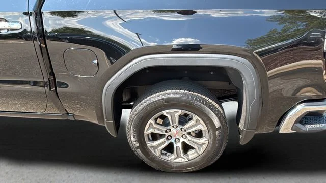 Used 2025 Black GMC SLT image 36
