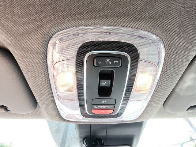 Used 2025 Gray Hyundai SEL Convenience image 23