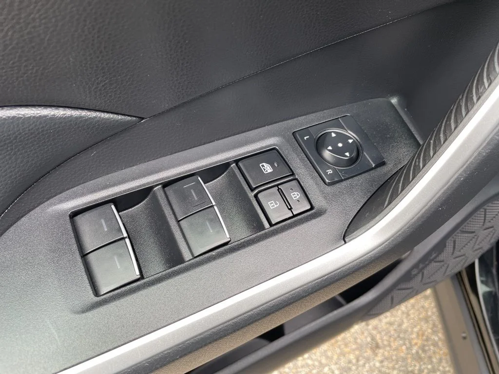 2023 Toyota RAV4 XLE - Photo 10