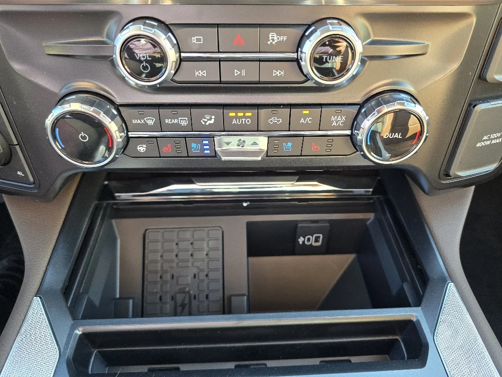 New 2027 Star White Metallic Tri-Coat Ford F-450® King Ranch® image 24