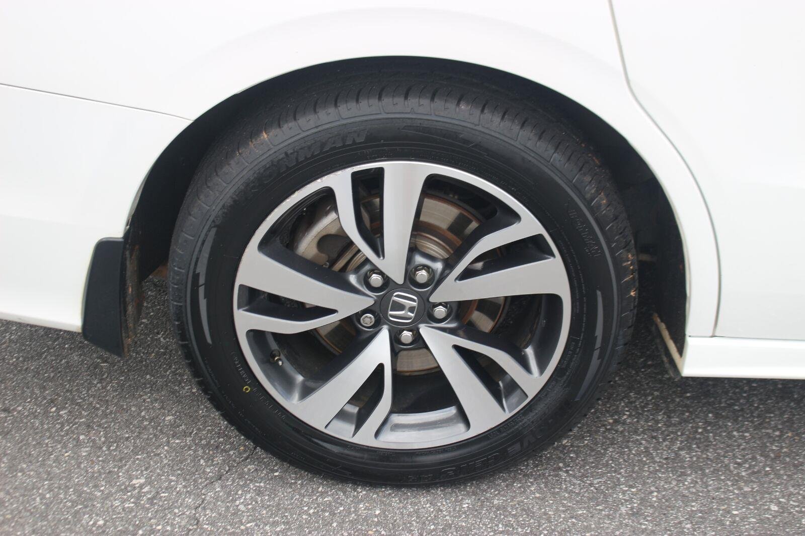 Used 2021 Platinum White Pearl Honda Touring image 39