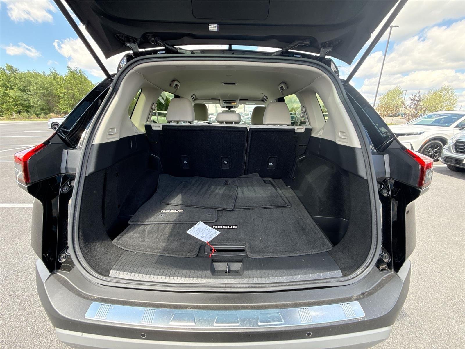 Used 2023 Super Black Nissan SV image 16
