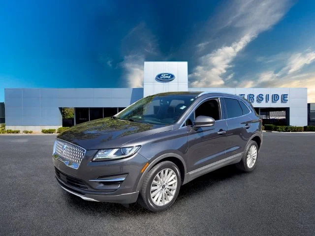 Used 2019 Magnetic Gray Metallic Lincoln Standard image 3