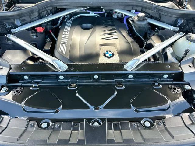 Used 2025 Green BMW xDrive40i image 34