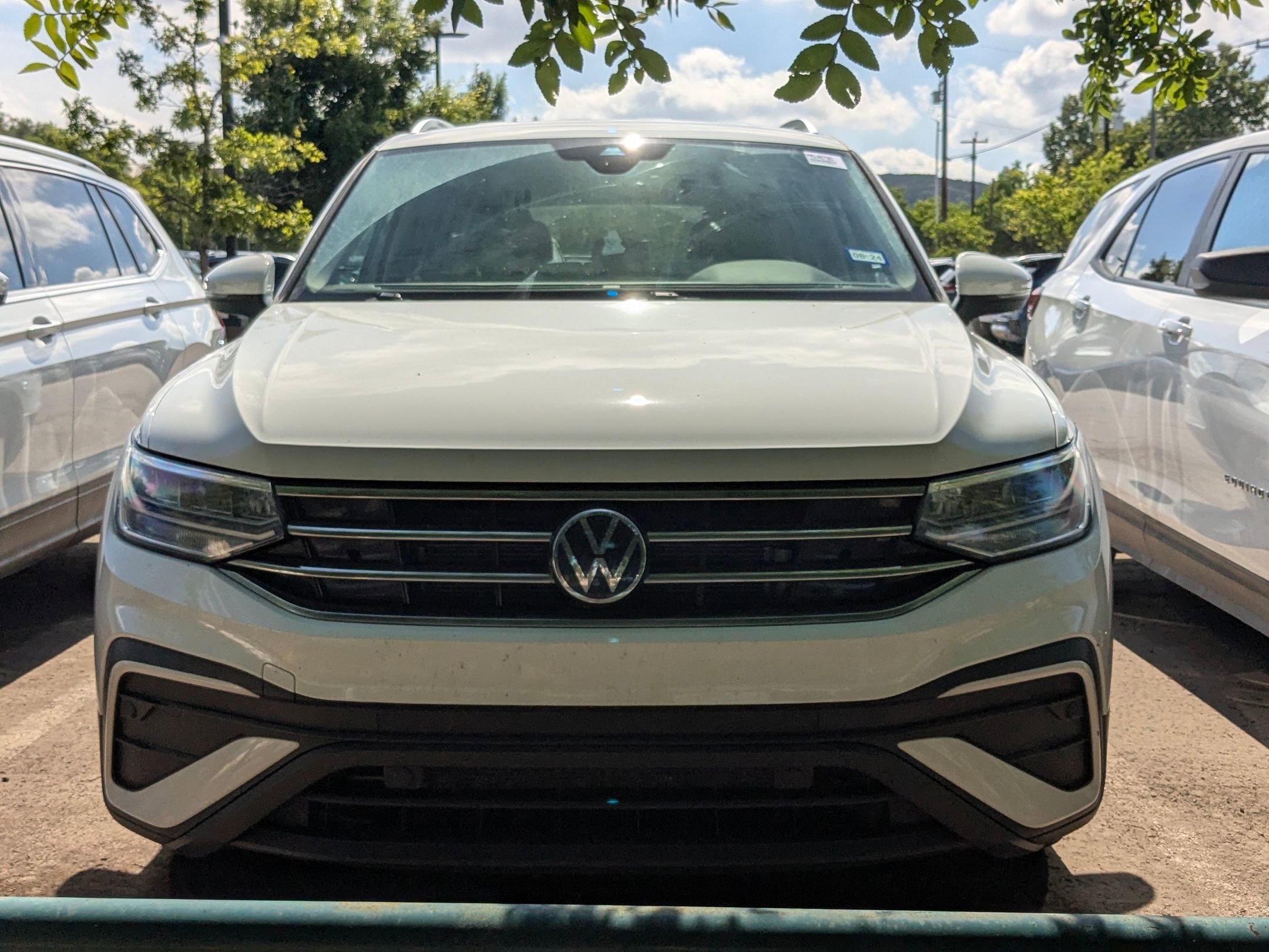Certified Used 2022 Pure White Volkswagen SE image 3