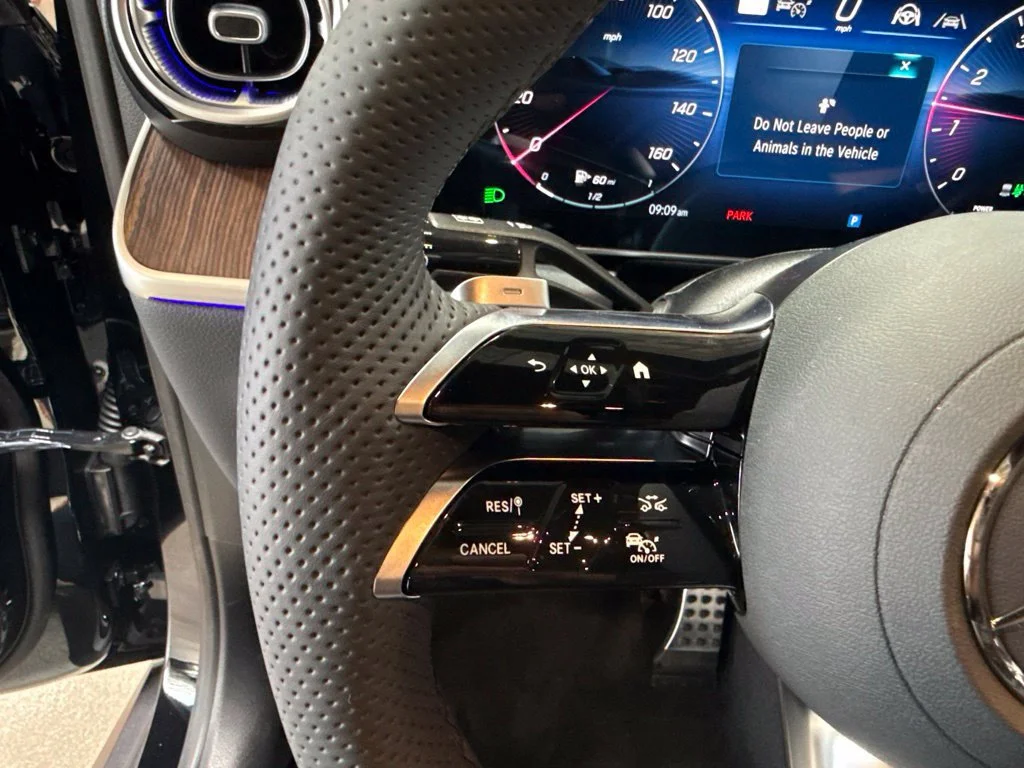 New 2027 Black Mercedes-Benz GLC 300 image 32