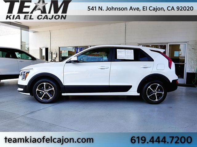 Used 2024 White Kia LX image 6