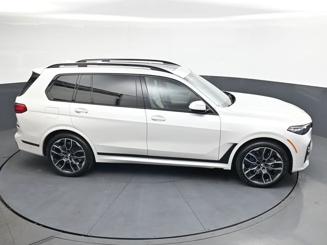 Used 2021 White BMW M50i image 22