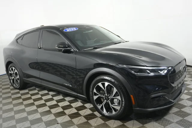 Used 2025 Shadow Black Ford Select image 2