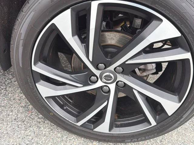 Used 2021 Red Volvo R-Design image 21