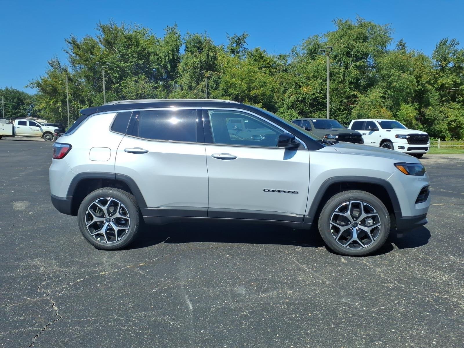 New 2026 Silver Zynith Metallic Clear-Coat Exterior Paint Jeep Limited image 8