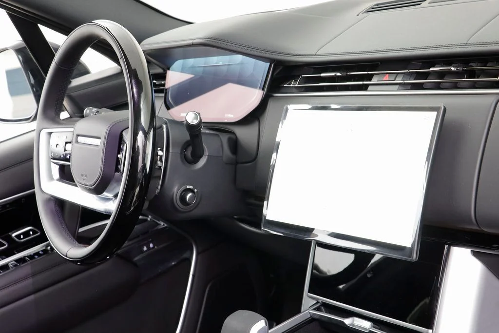 New 2025 Black Land Rover SE LWB 7 Passenger image 23