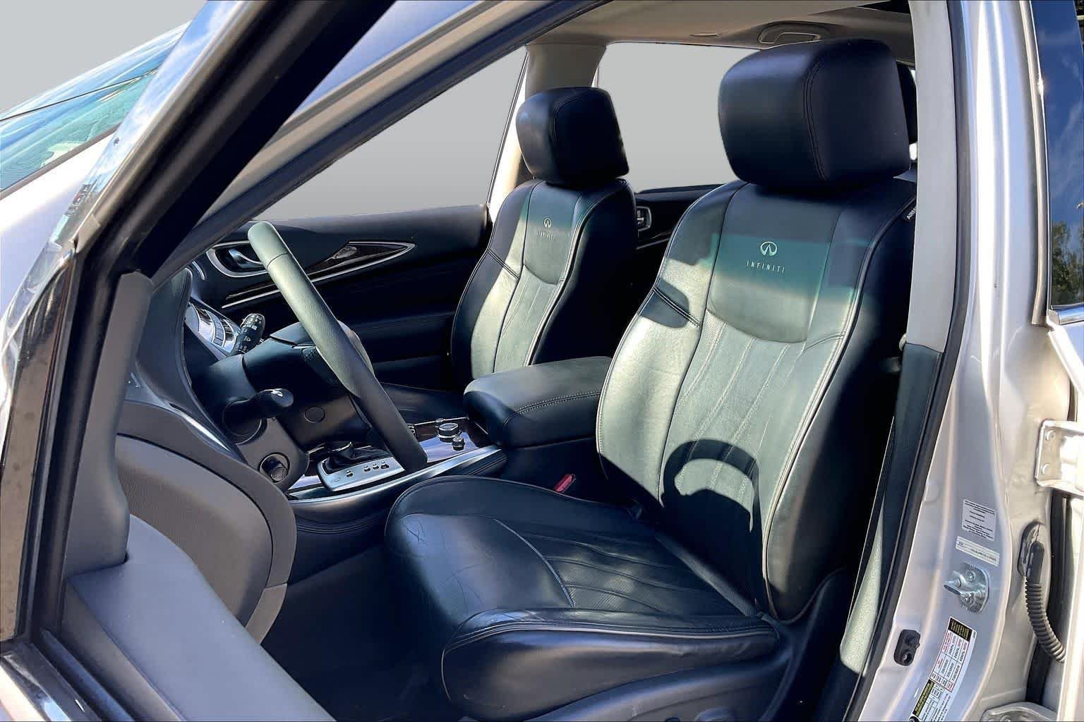 Used 2013 Liquid Platinum INFINITI  image 8