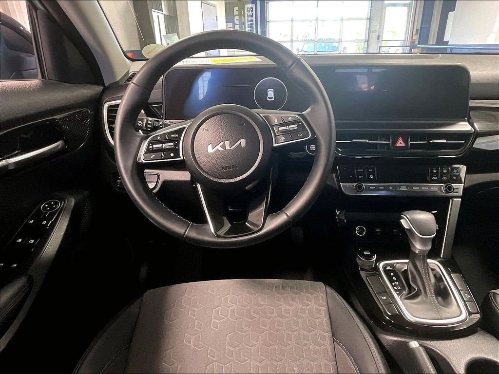 Used 2024 Blue Kia S image 17