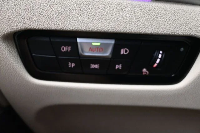 Used 2022 Black BMW 330i image 22
